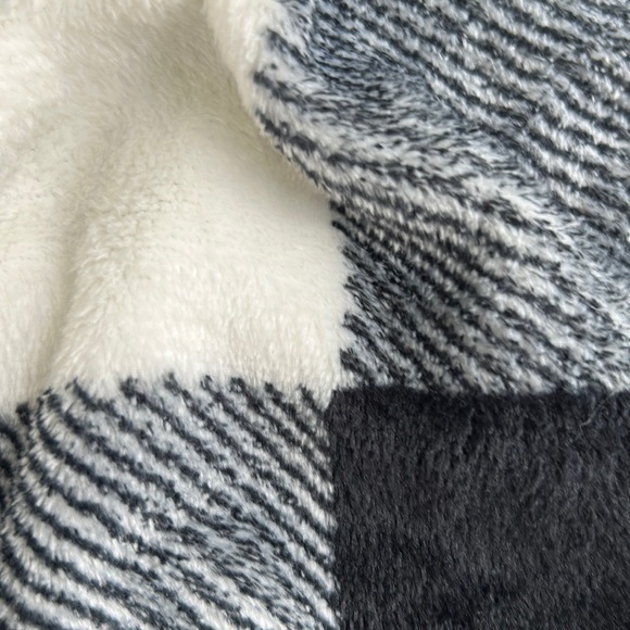 Super soft plaid pyjama pants. With comfortable snug waist band. - Picture 4 of 5